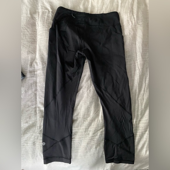 Lululemon pace rival crop leggings, size 6, no tag. - Picture 3 of 4